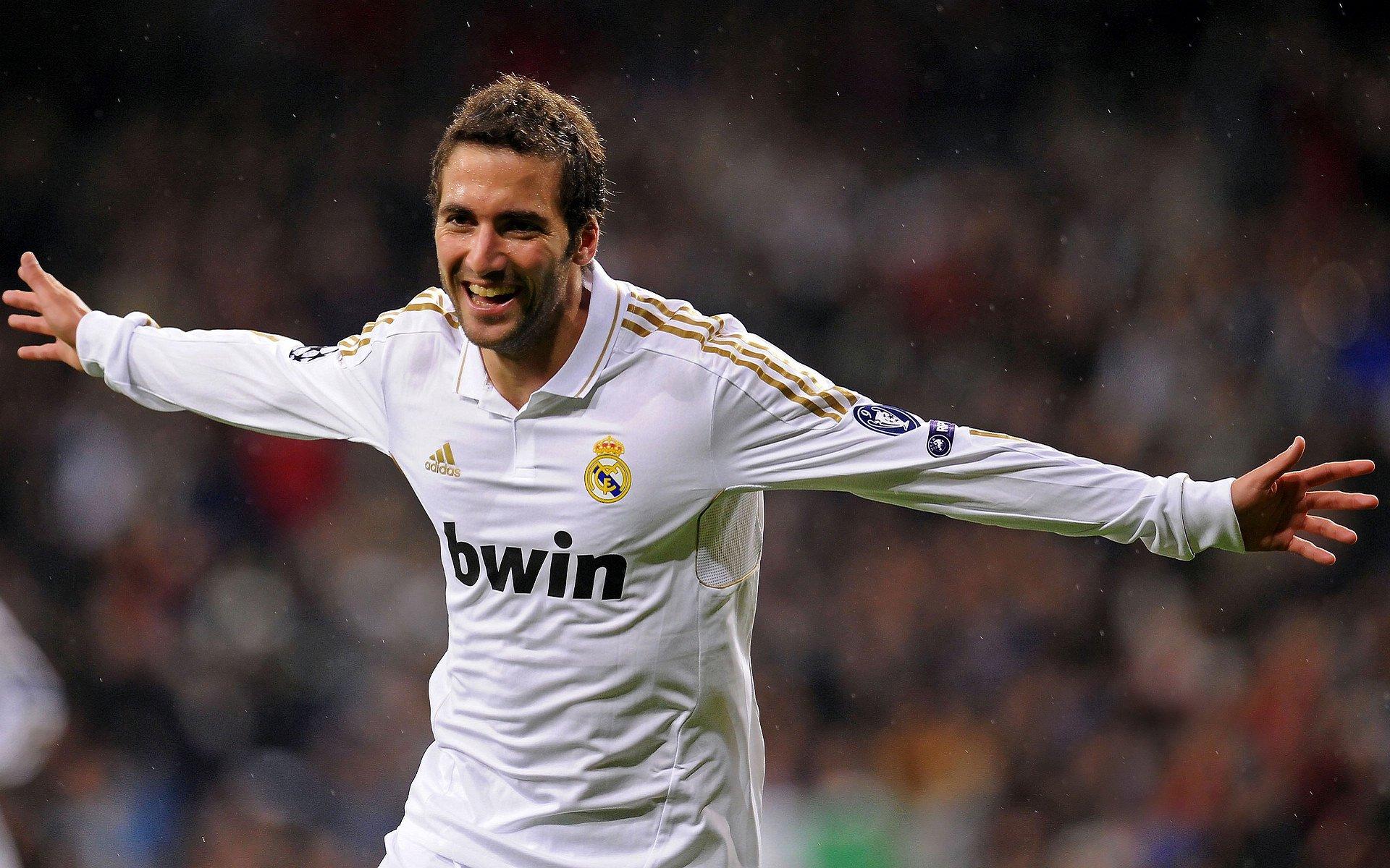 孔帕尼力挺阿方索,他必将强势回归,为球队本赛季征程注入关键力量