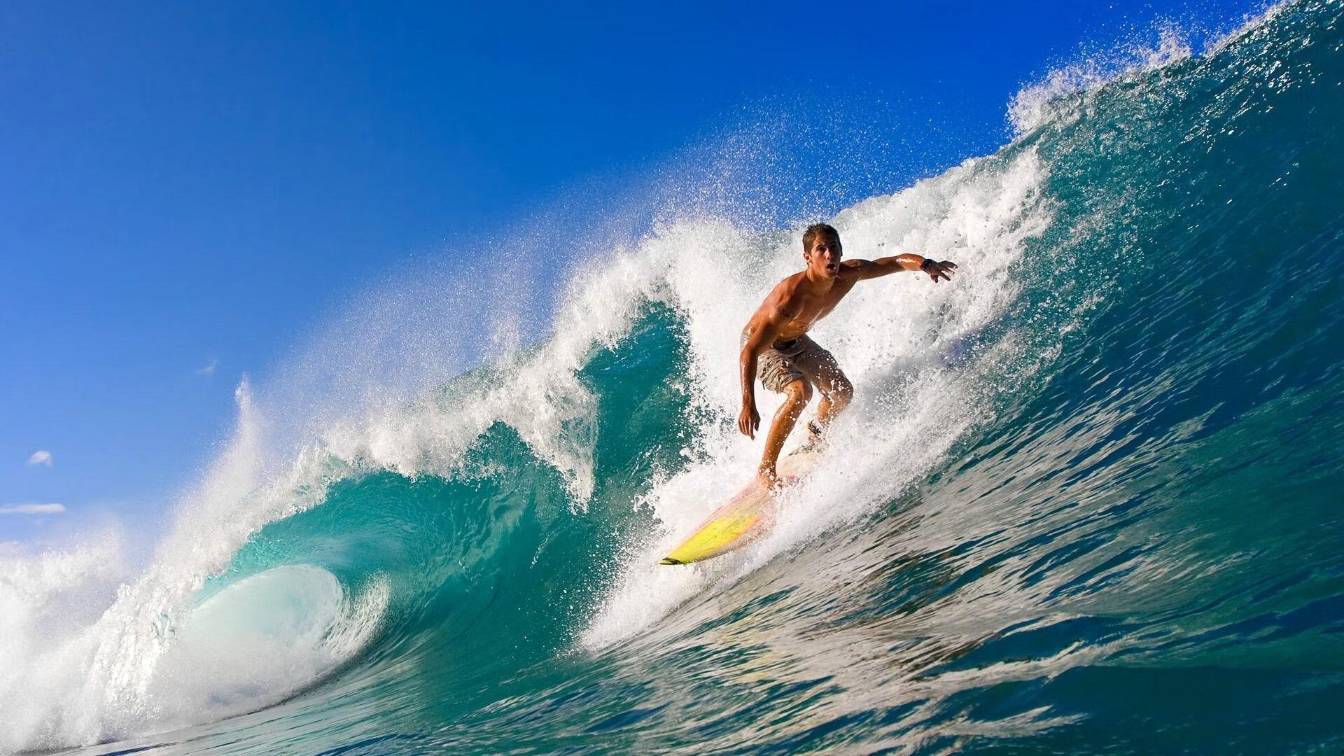 球场内外皆传奇，C罗天价收入与奢华配饰再引全球热议
